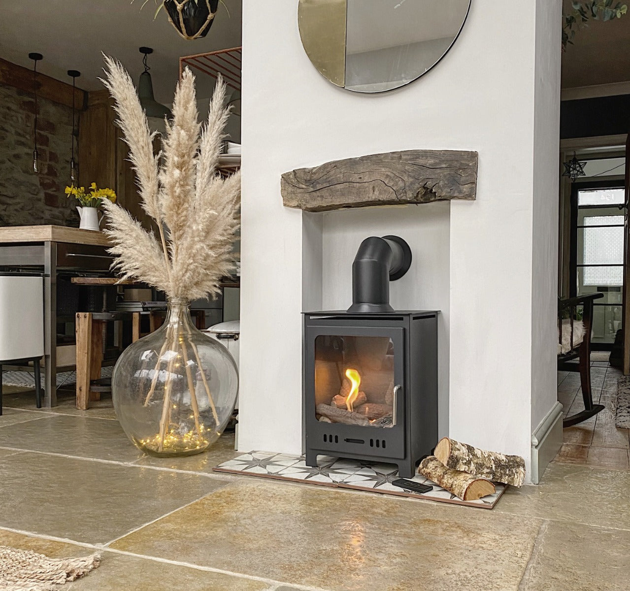 Rectangular bioethanol fireplace with a false flue in a traditional insert under a mirror