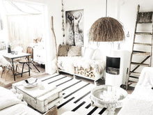 Stow White
