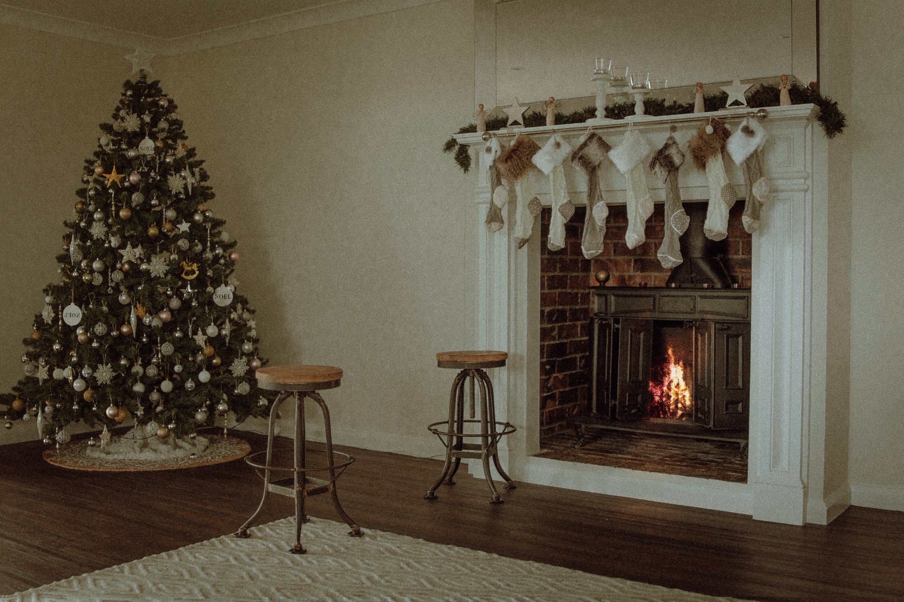 Living room with open fireplace and decorated christmas tree