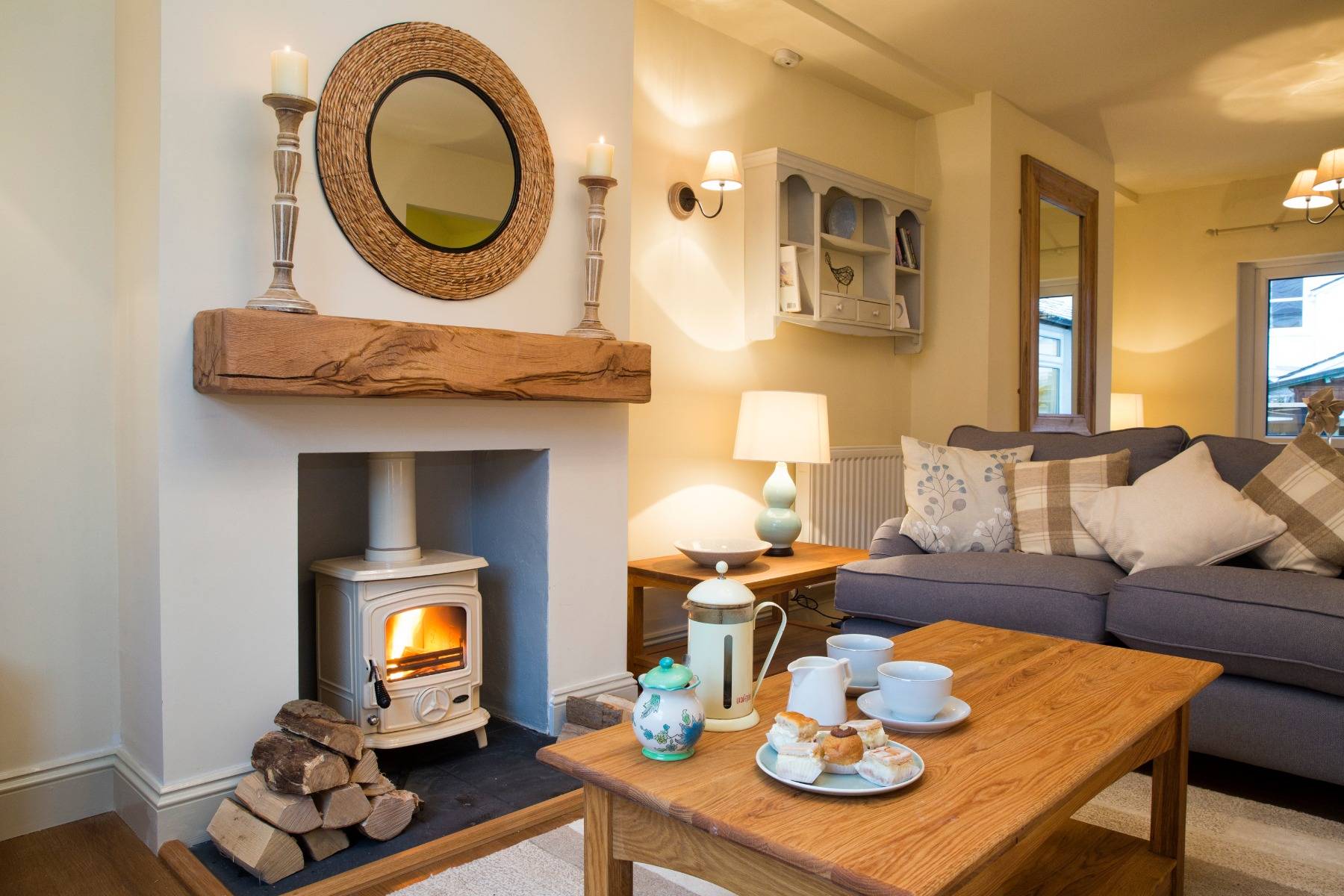 How to Decorate a Room With a Wood Burning Stove 